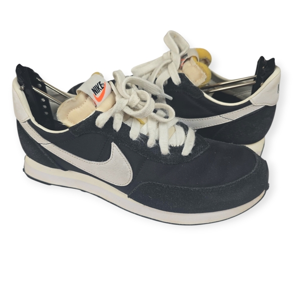 NIKE Classic WAFFLE Trainer 2 ATHLETIC Sneakers in BLACK x WHITE Size 5y - Picture 1 of 6